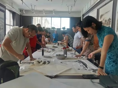 翰墨傳精神 丹青繪價值——區(qū)委宣傳部成功舉辦社會主義核心價值觀書畫展暨文化藝術(shù)交流活動